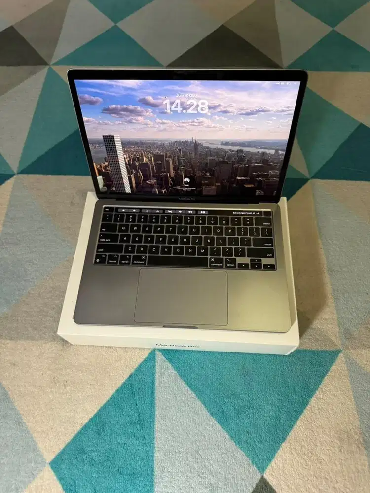 macbook pro m2 8/512