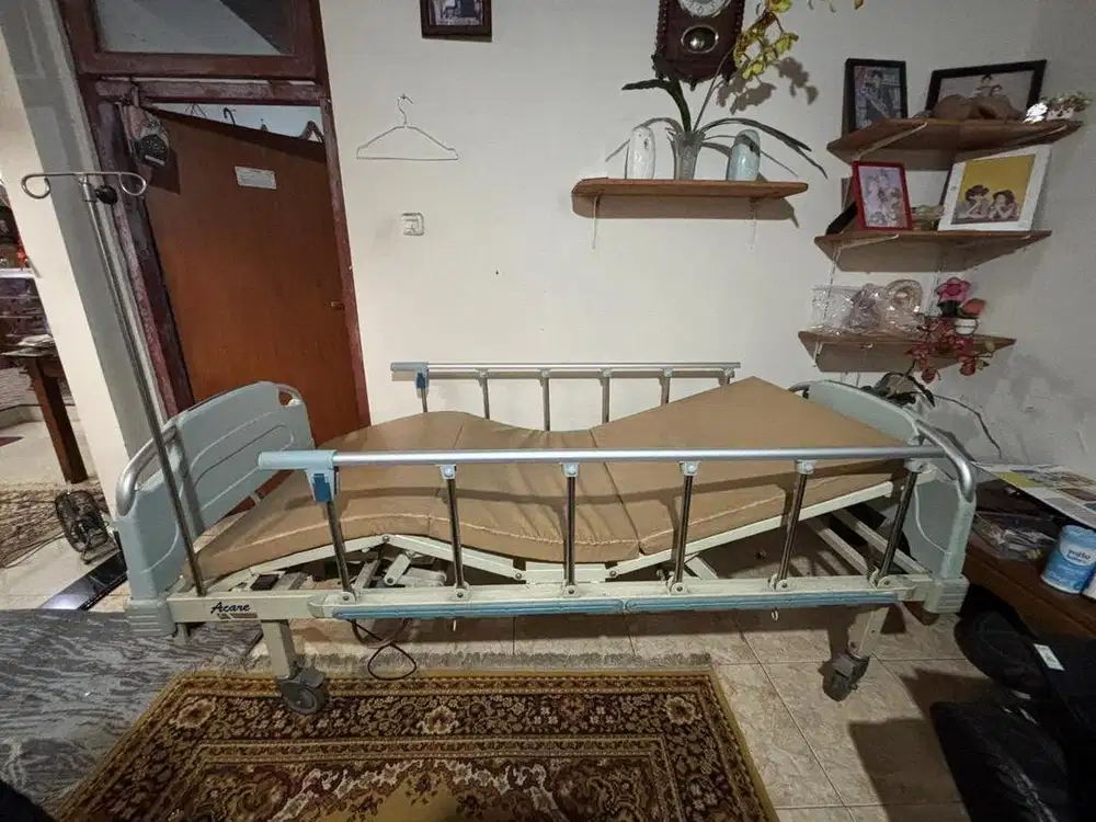 Ranjang pasien 2 crack merk acare bonus matras