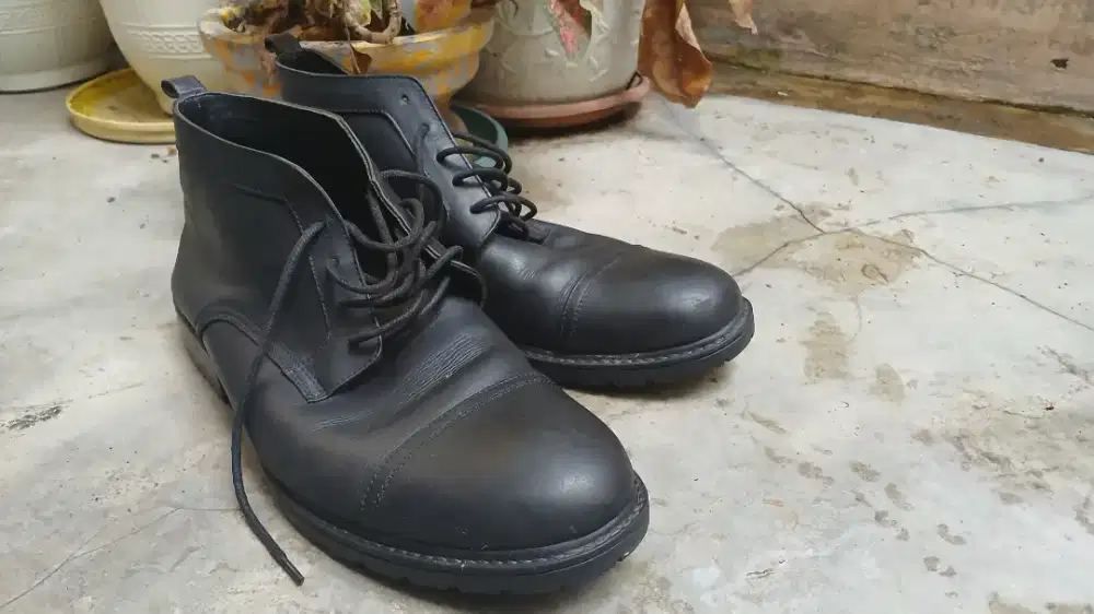 Sepatu Buccheri hitam
