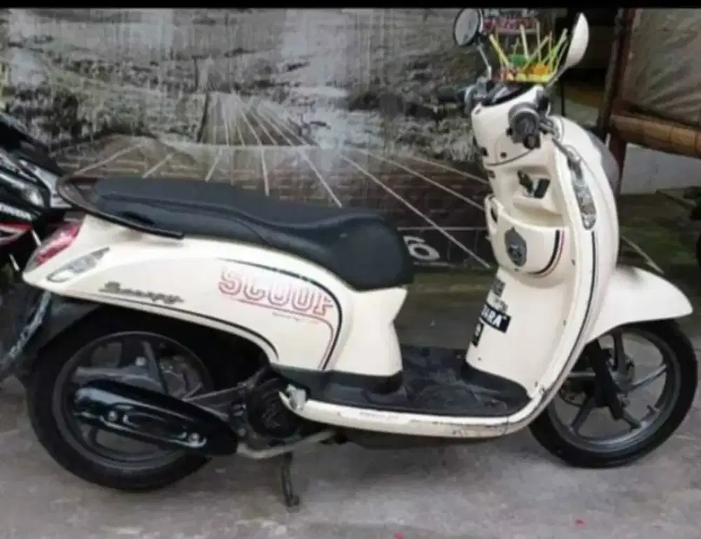 Scoopy 2014warna cream