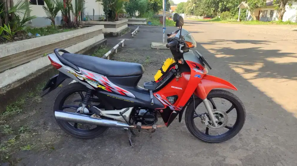 Supra fit x 2008 silver merah plat F kota