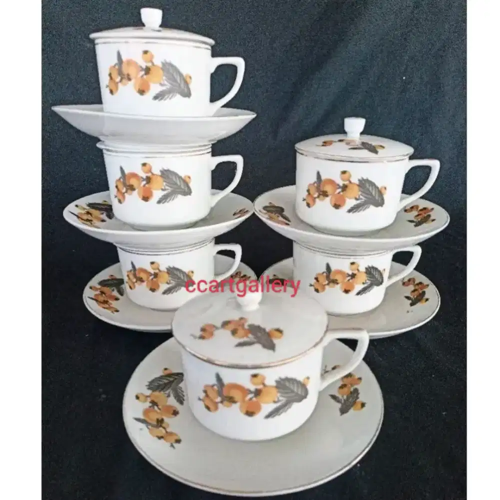 Cangkir kopi lawas motif buah delima