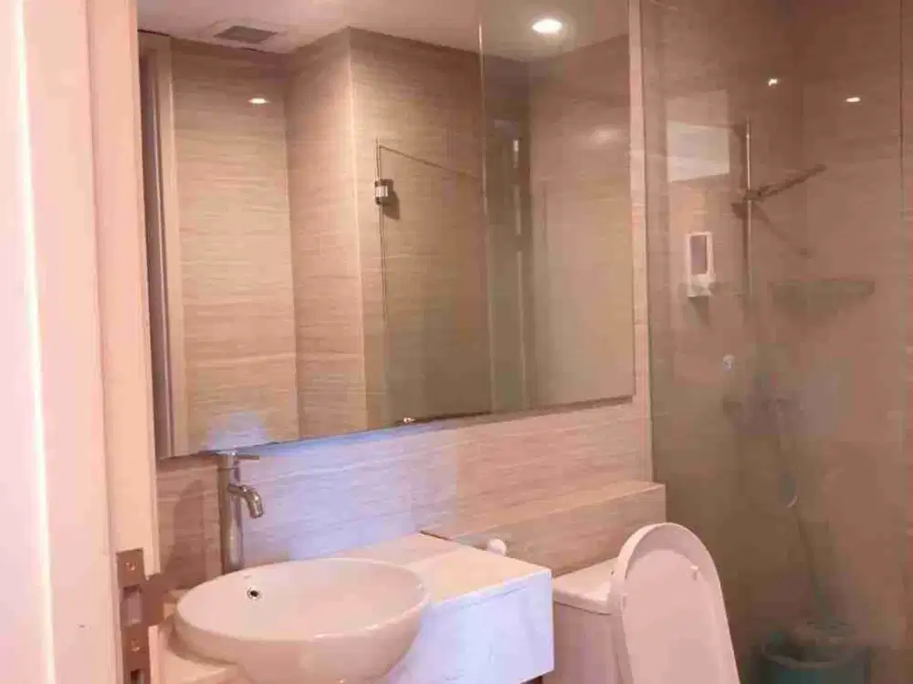 Jual rugi apartemen la riz mansion full furnished Bagus kt 2 lantai rendah