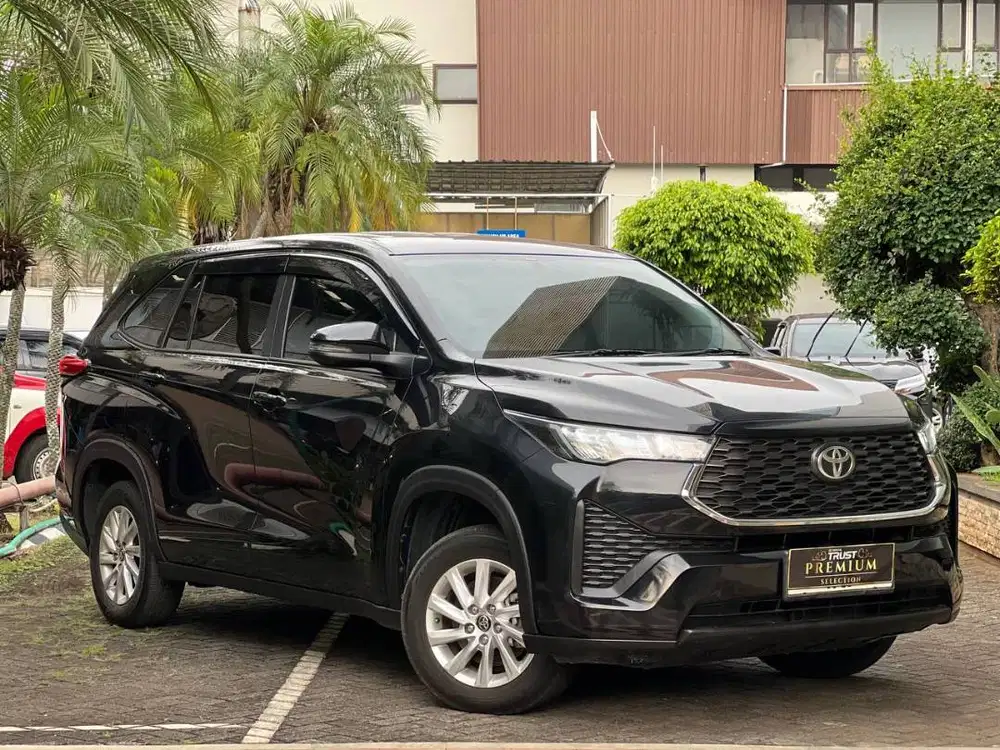 Toyota Innova Zenix 2.0 G Bensin CVT Hitam 2023