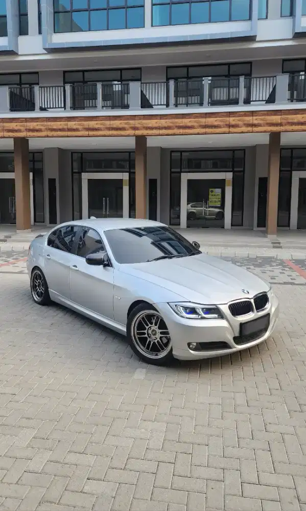 BMW E90 320I LCI I DRIVE 2011