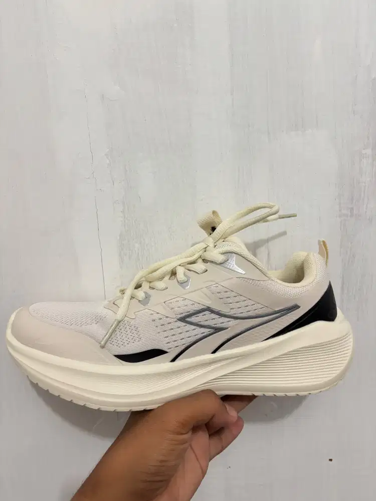 SEPATU DIADORA NARAKU