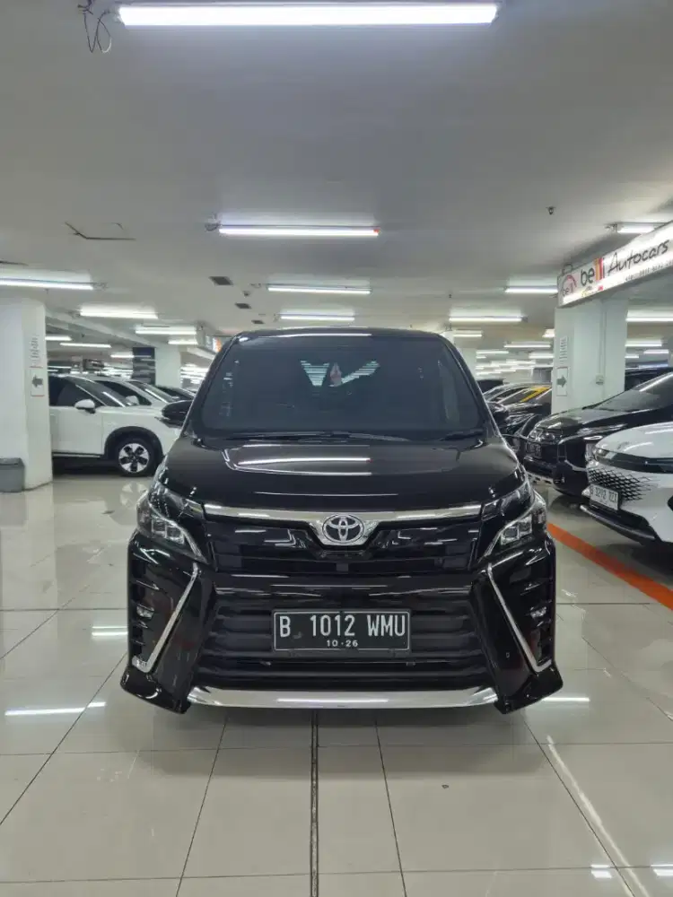 Toyota voxy 2018 hitam km 38rb tgn 1 pribadi