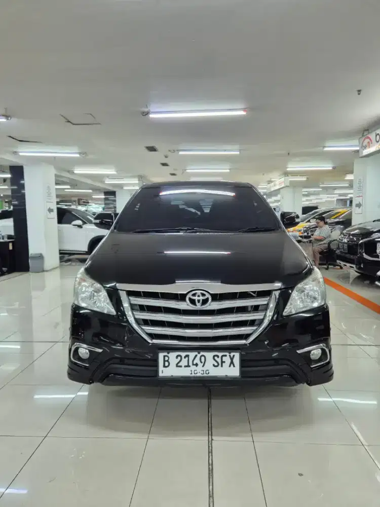 Toyota kijang innova V lux at 2015 bensin hitam tgn 1 pribadi apik