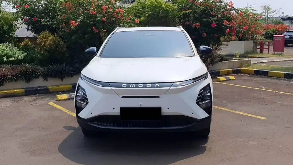 Chery Omoda E5 E 5 EV AT White on Blue 2024 km.16rb type tinggi