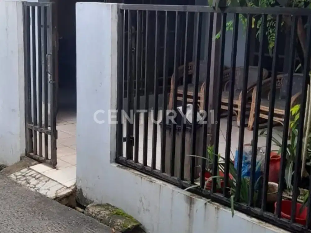 Rumah Dekat Pasar Tradisional Jl Belimbing Depok