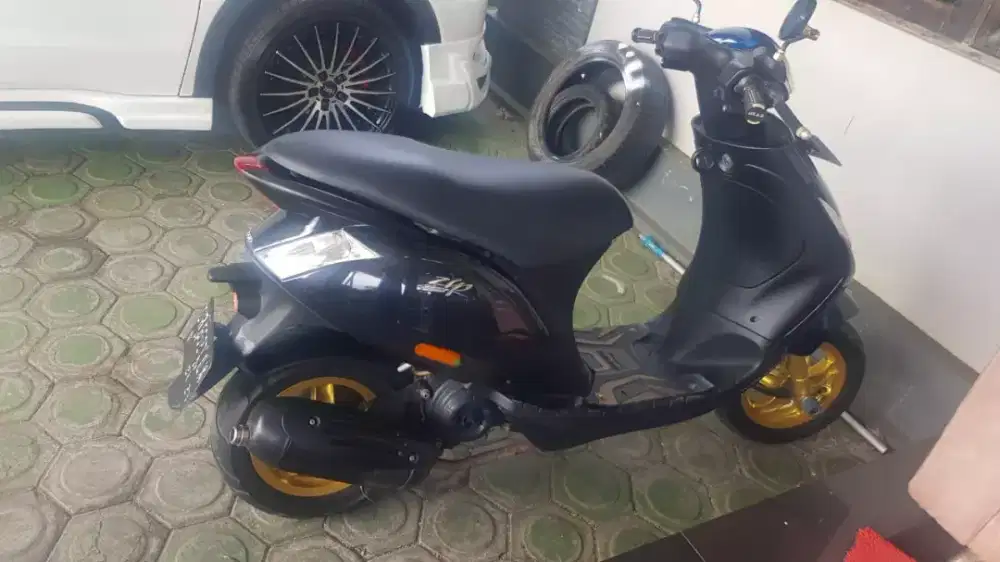 Di jual motor vespa Piaggio Zip