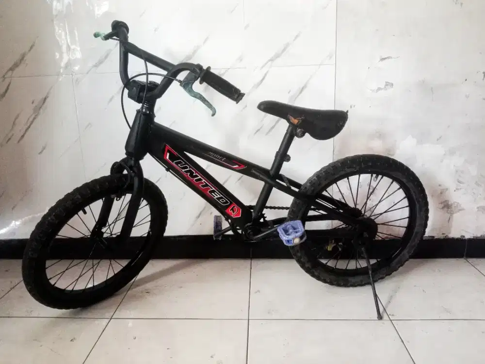 Sepeda anak kecil laki uk18