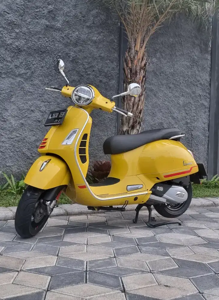 Vespa GTS Super 150cc ABS IGet 2022 V2 Plat N Odo 3rb Koko Motor