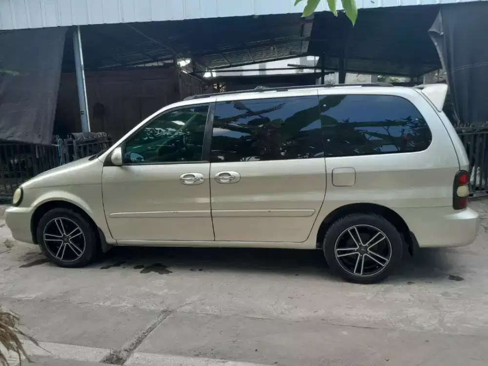 mobil matic KIA Carnival