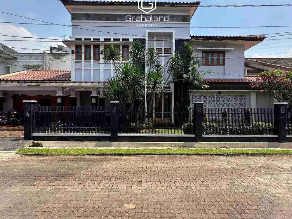 Rumah Mewah Luas Dalam Komplek Besar Akses Strategis Di Lebak Bulus