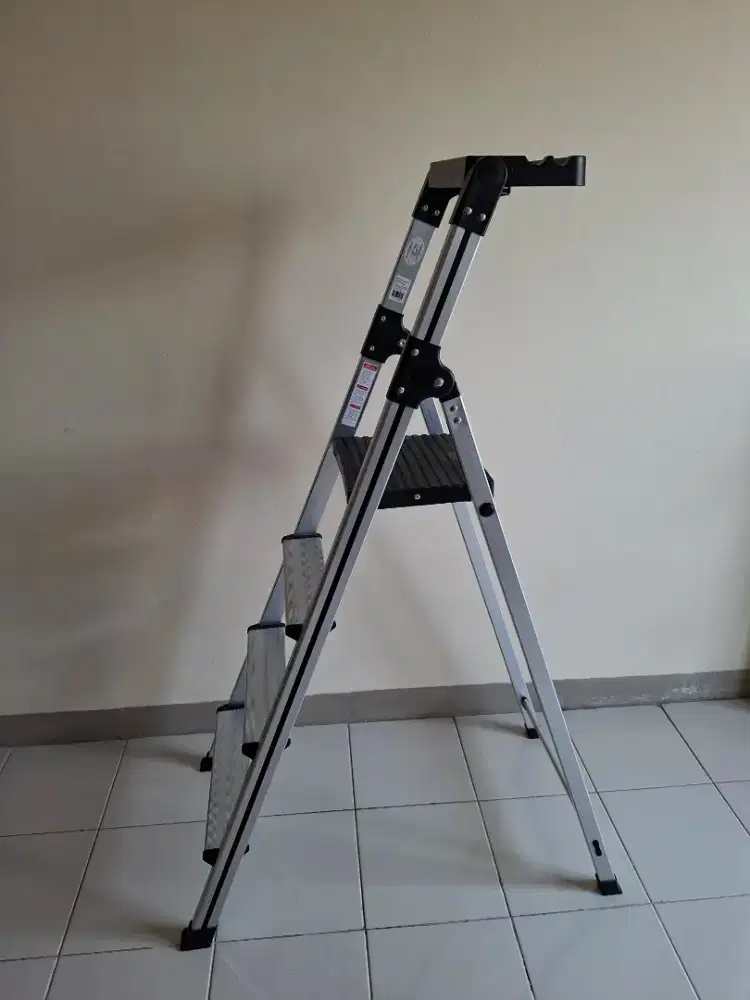 Tangga lipat krisbow 4 step