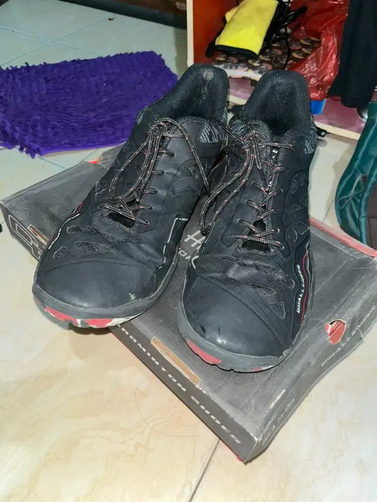 Jual Cepat! Sepatu Badminton Hi-Qua challenger Lite original