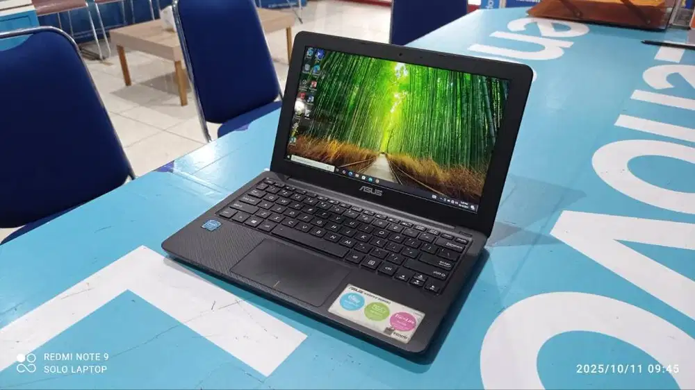 ASUS E202 SA MULUS SUDAH SSD KINERJA CEPAT