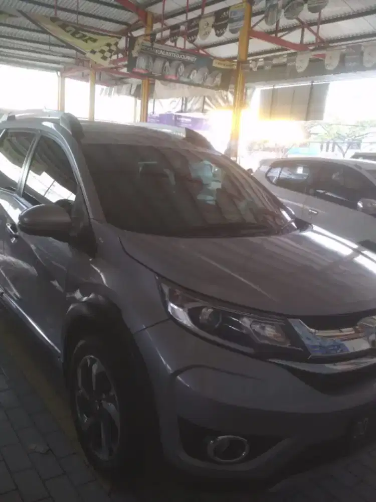 Dijual santai mobil Honda BRV matic siap pakai