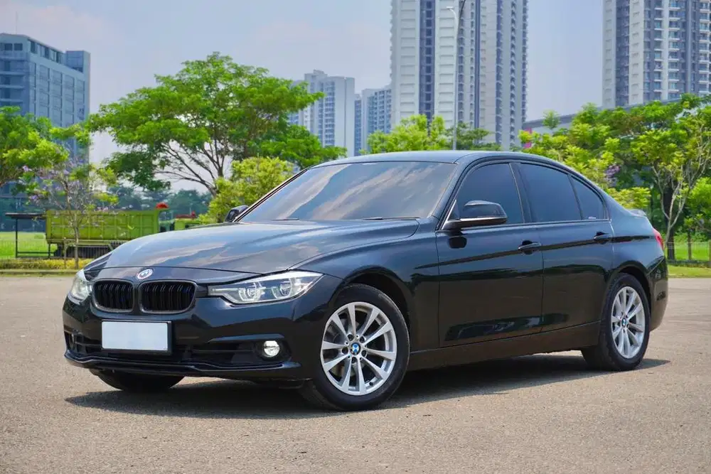 DP Ringan BMW 320i F30 Sport  B48 Facelift LCI 2017 Hitam Best Buy