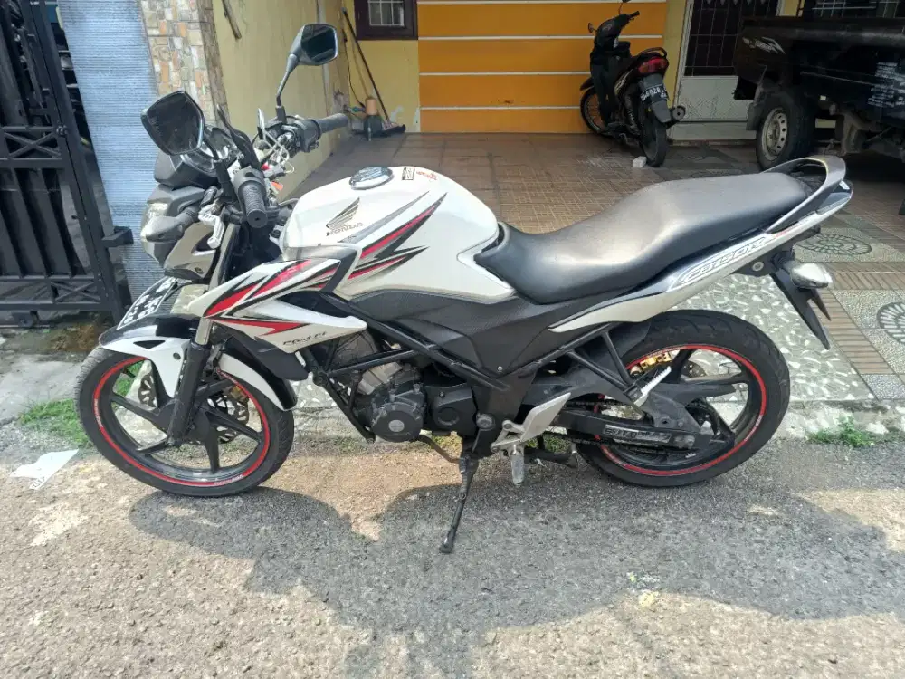 Honda CB150R STREETFIRE 2013