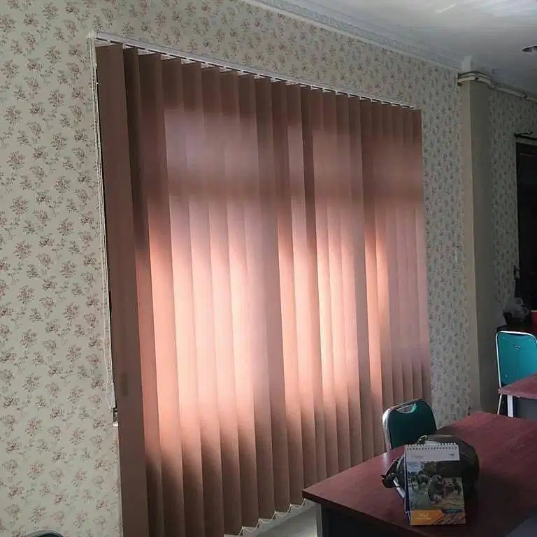 Jual & Pasang Tirai Roller Blind/Vertikal/Venetian/Roman Shades Kantor