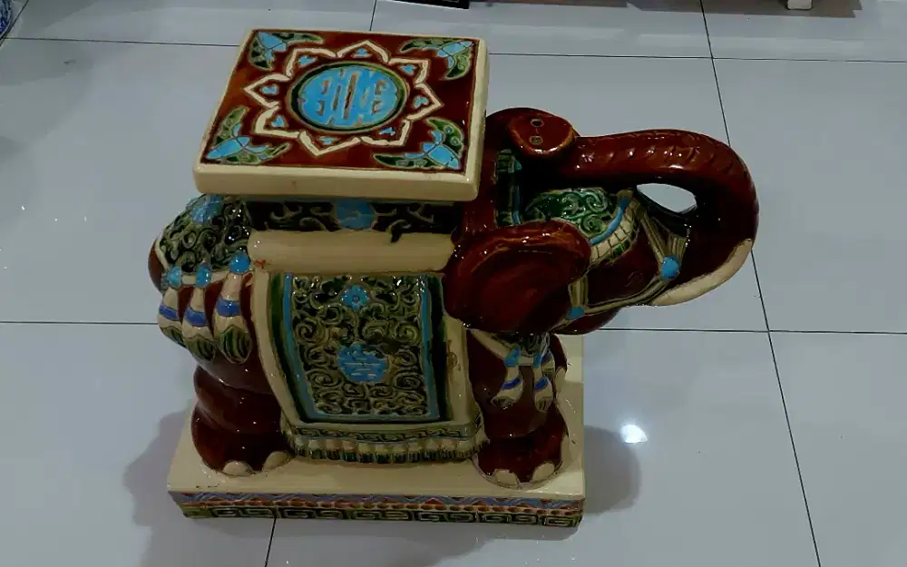 Dijual Guci Ceramic Antik Gajah