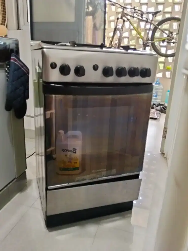 Kompor oven 4 tungku ariston