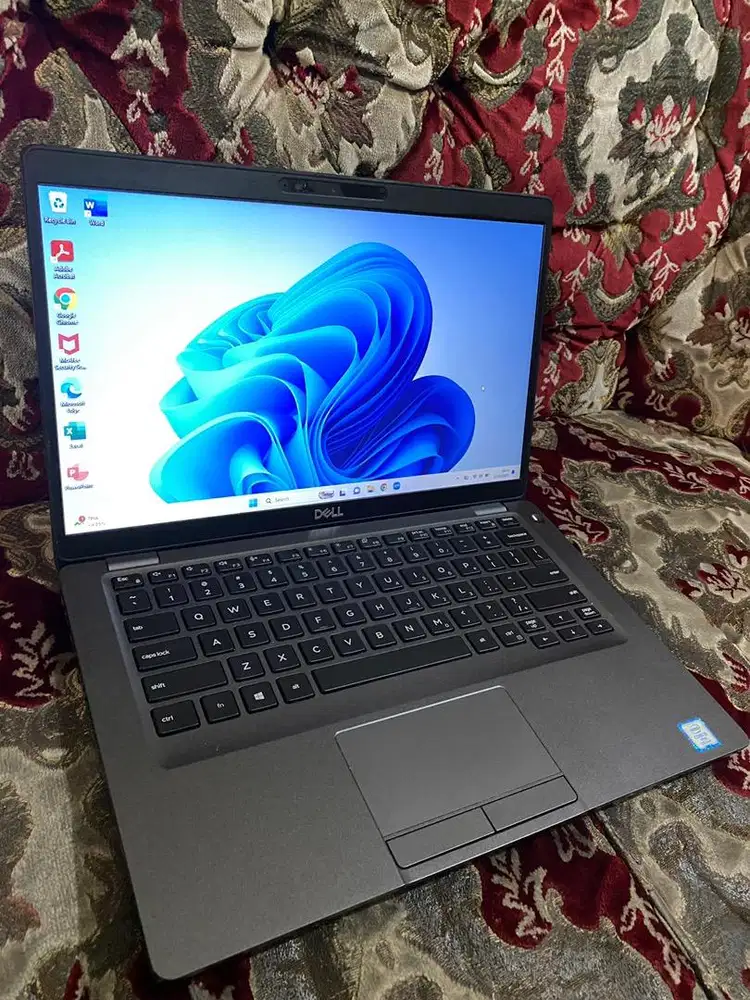 Laptop Dell 5400 i5-8365U ( i5 gen 8 ) ram 8 gb ssd 256 gb masih mulus