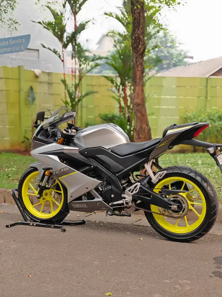 YAMAHA R15 V3 SILVER 2021 KM 4K PAJAK ON LIKE NEW