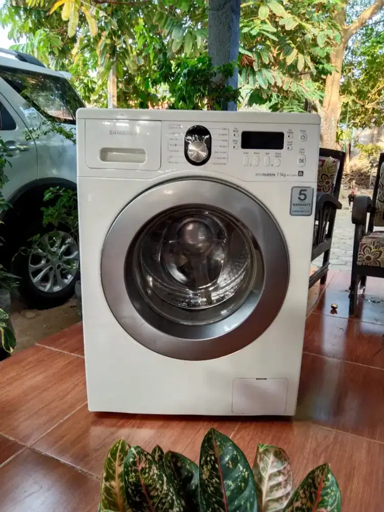 Mesin cuci front loading Eco Bubble istimewa dijual cepat