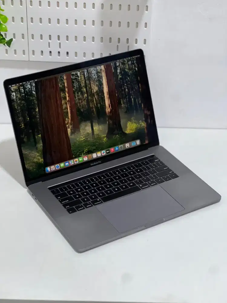 MacBook Pro 2019 , 15 inch , 16/512