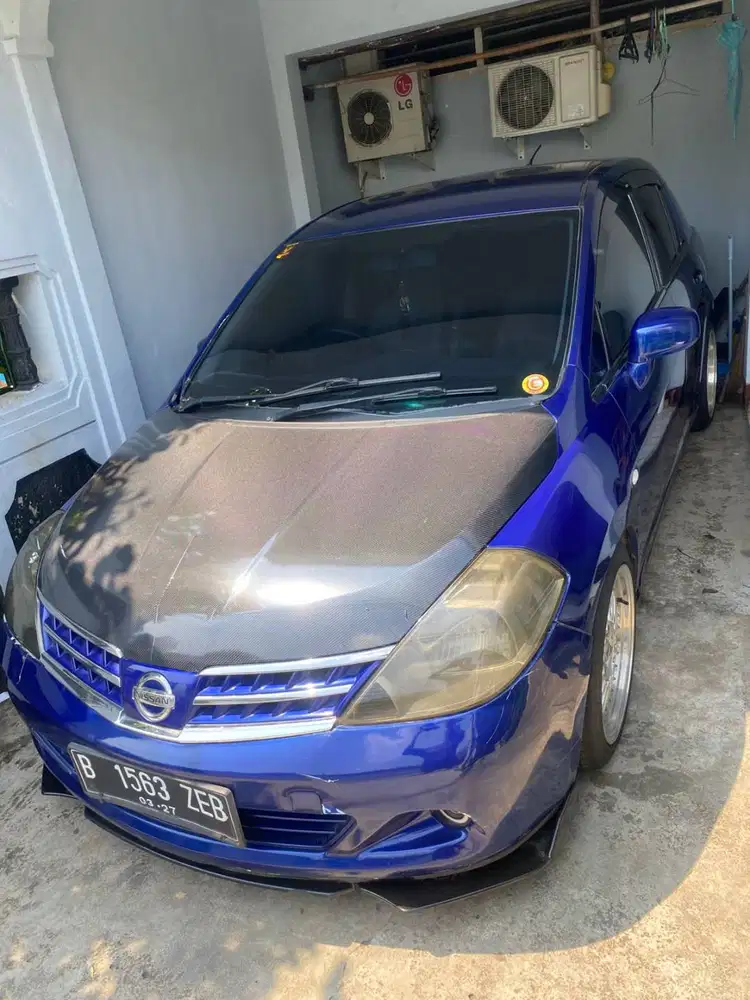 Nissan latio sedan 2011