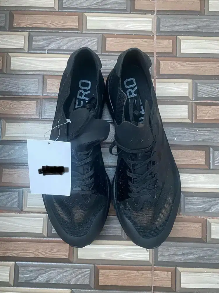 Garis tiga full hitam