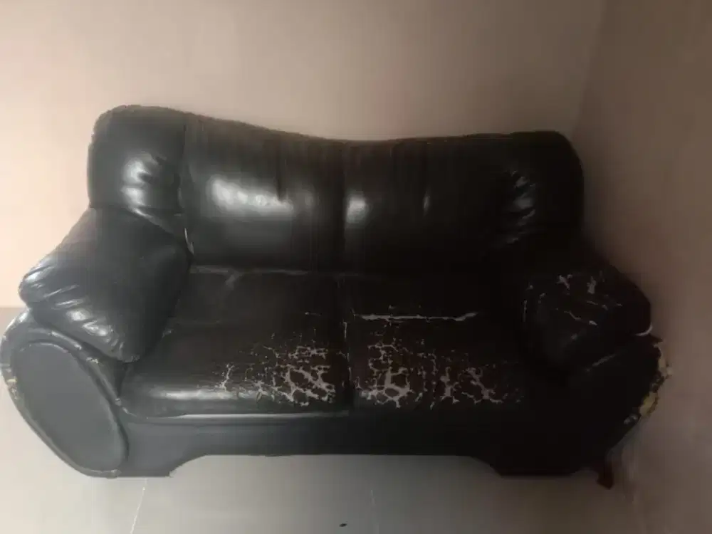 Dijual sofa 2 seater kondisi busa masih tebal