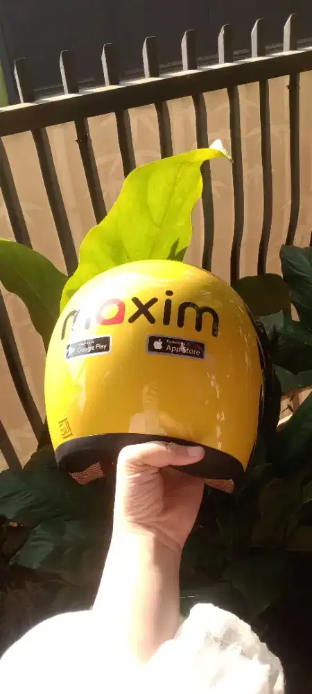 HELM MAXIME BARU