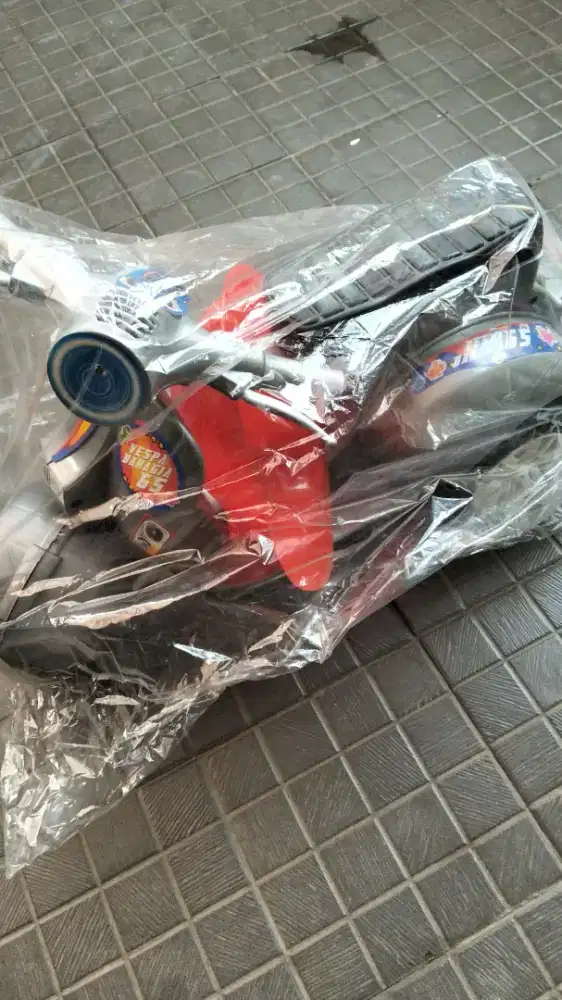 Mainan anak vespa mini baru
Lok Depok harga RUsia buat 1 - 3 THN