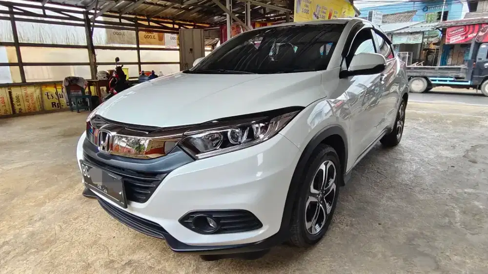 Dijual Honda HR-V 1,5E tahun 2021 (barang simpanan, km rendah 14rb an)