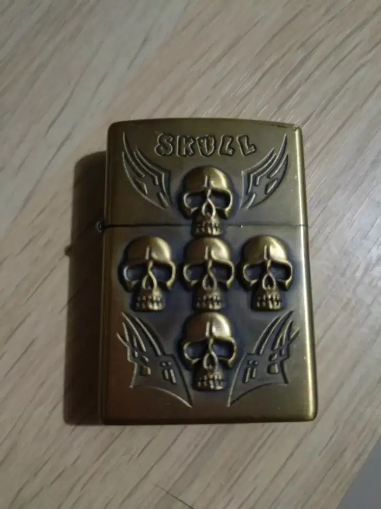 Korek api Skull model Zippo