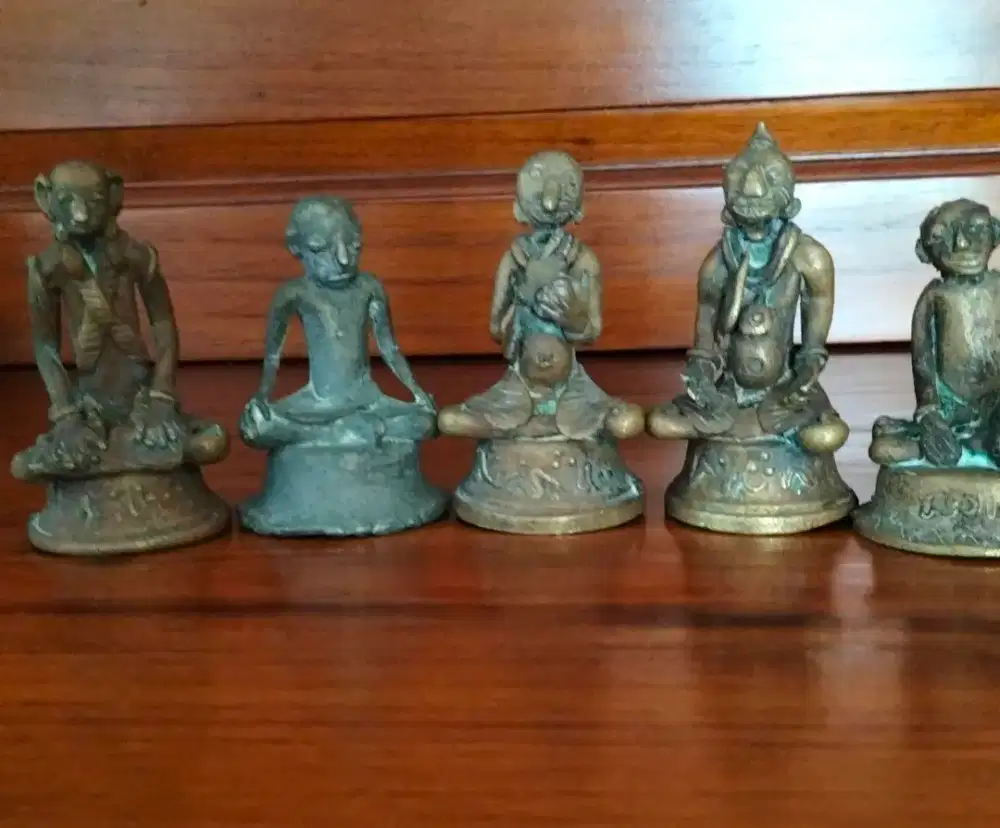Miniatur patung dari kuningan