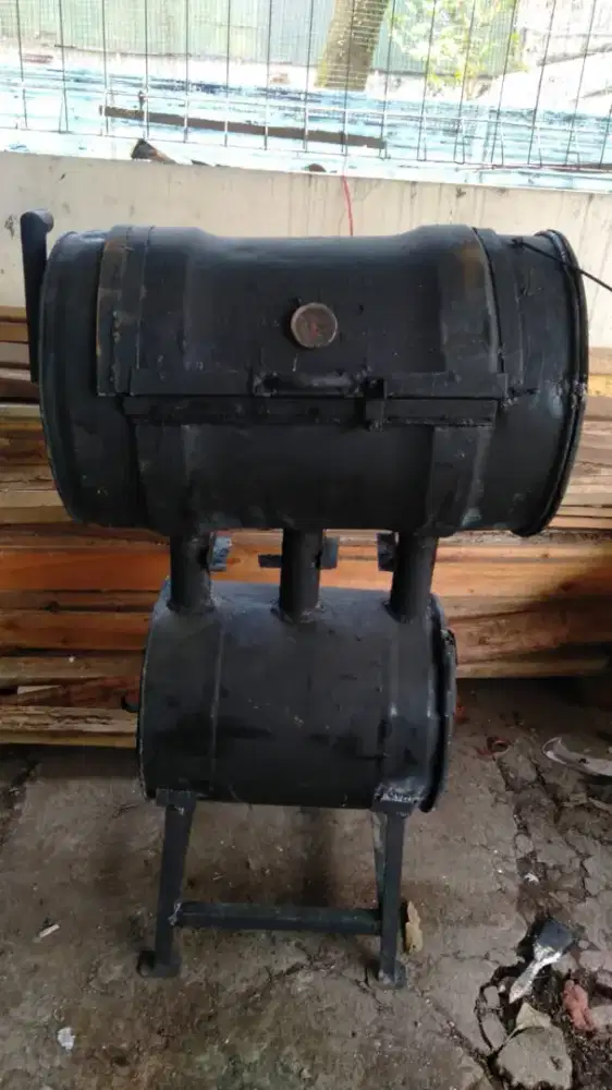 Alat panggang BBQ dan Smoke
