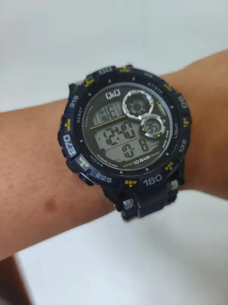 Jual jam pria Q&Q QQ M174 bekas seken mulus siap pakai baret minimal..