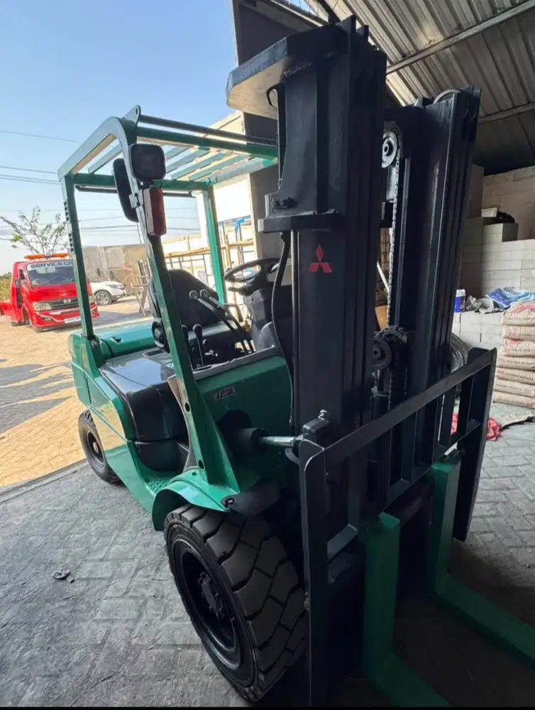 MITSUBISHI GRENDIA 3 TON MAST TRILIFT UNIT NORMAL TAHUN MUDA MINAT DM