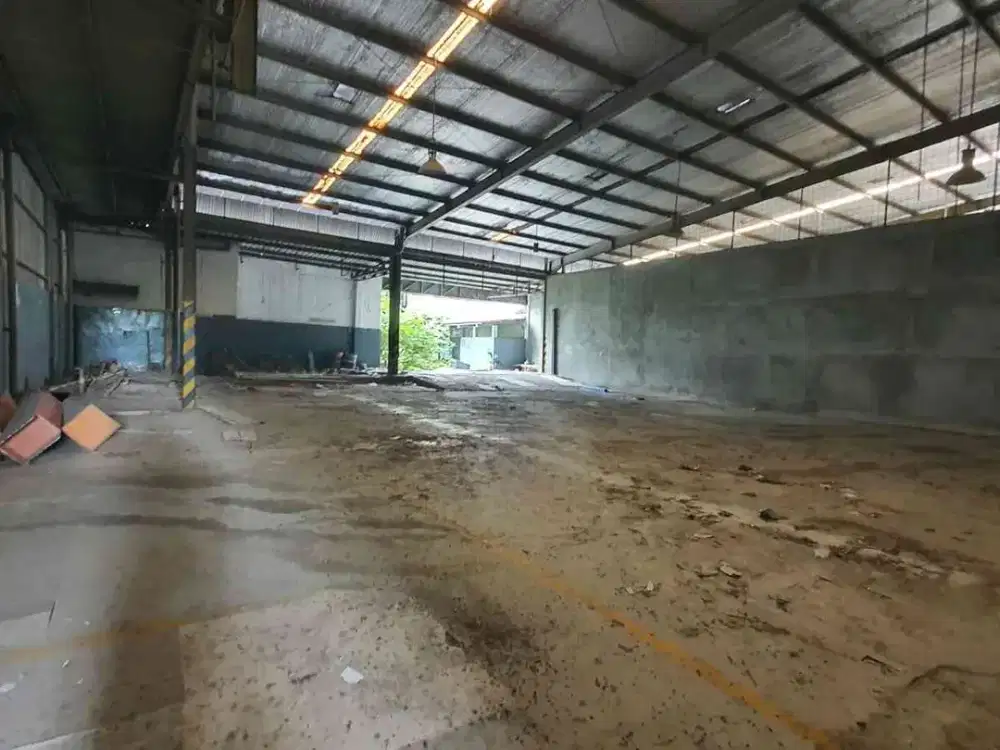 Lahan Kosong Ada Bangunan Di Surabaya Pusat Kota