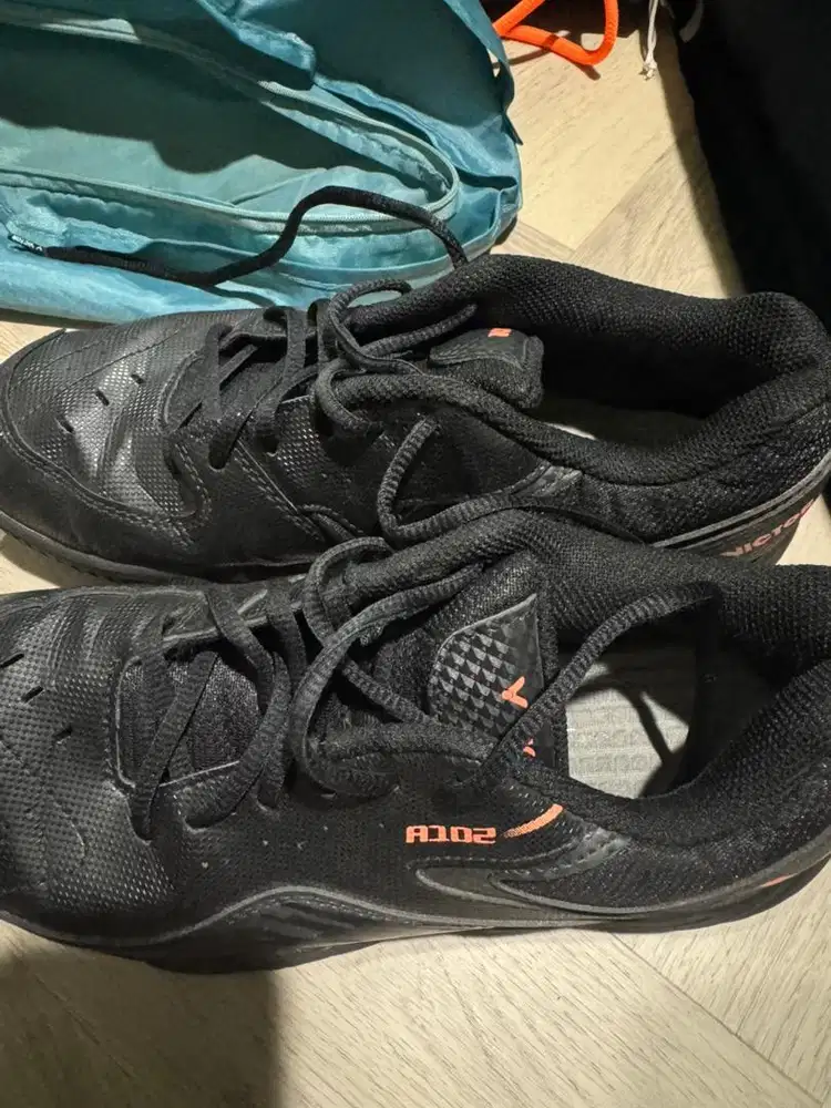 Sepatu Badminton Victor Pria Uk 40