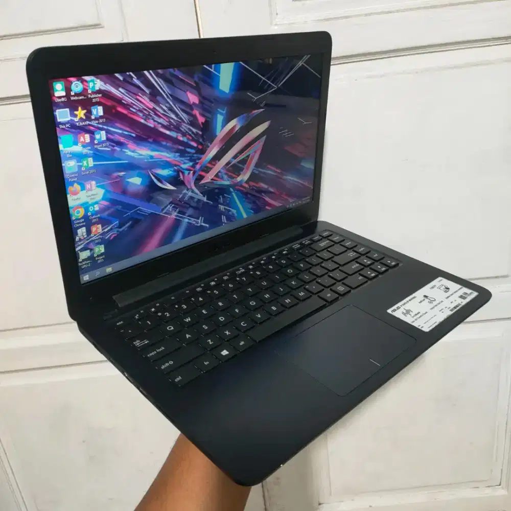 Laptop Tipis Asus Vivobook E402Y AMD E2-7025 VGA Radeon R2
