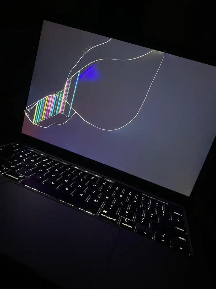 MacBook Pro 2020 13 inch i7 touchbar A2251