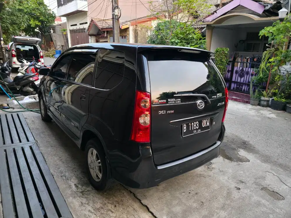 Daihatsu Xenia XI Deluxe 1300cc 1.3 Manual MT Tahun 2011 Hitam , 2009