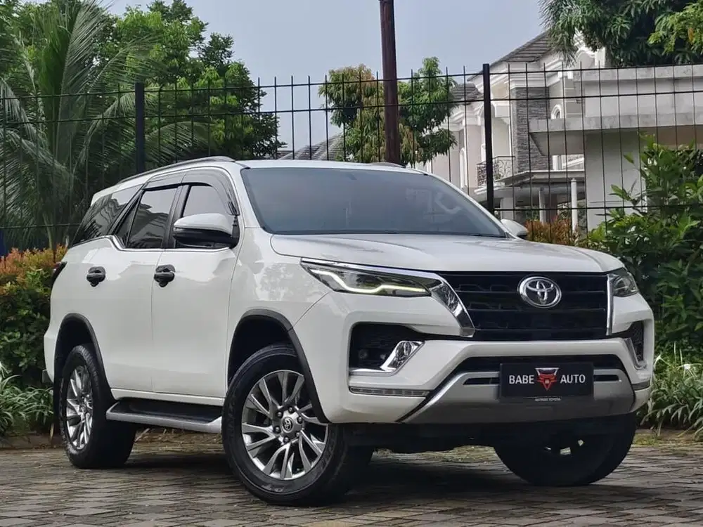 Toyota Fortuner VRZ 2.4 putih 2021