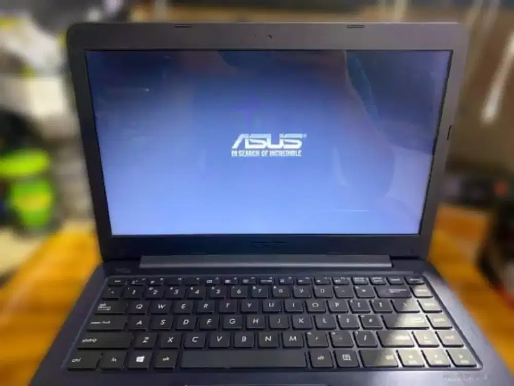 Laptop Asus E40Y